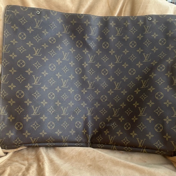 Louis Vuitton Handbags - Vintage Louis Vuitton garment bag in great condition